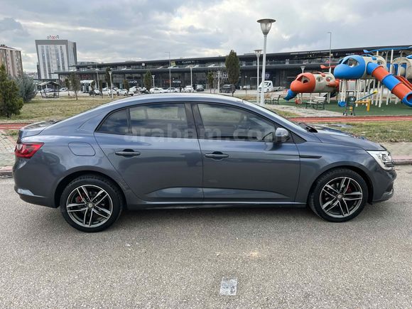 Sahibinden Renault Megane 1.3 TCe Joy 2020 Model  70.000 km Gri (titanyum)