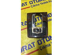 AUDİ Q7 ORTA KONSOL KONTROL DÜĞMELERİ VİTES ÇERÇEVESİ ÇIKMA