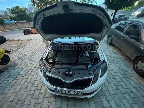 Sahibinden Skoda Octavia 1.6 TDI Optimal 2018 Model  218.000 km Beyaz