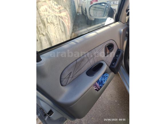 Sahibinden Renault Clio 1.4 Authentique 2004 Model  153.000 km Gri
