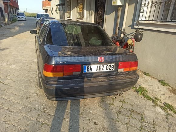 Sahibinden Honda Accord 2.0 1992 Model  550.000 km Lacivert