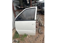 Nissan vanette sol ön kapı