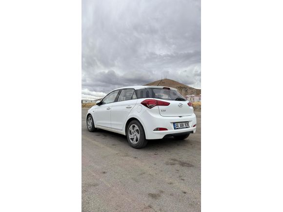 Sahibinden Hyundai i20 1.4 MPI Jump 2018 Model  182.000 km Beyaz