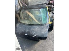Daihatsu Applause bagaj kapağı