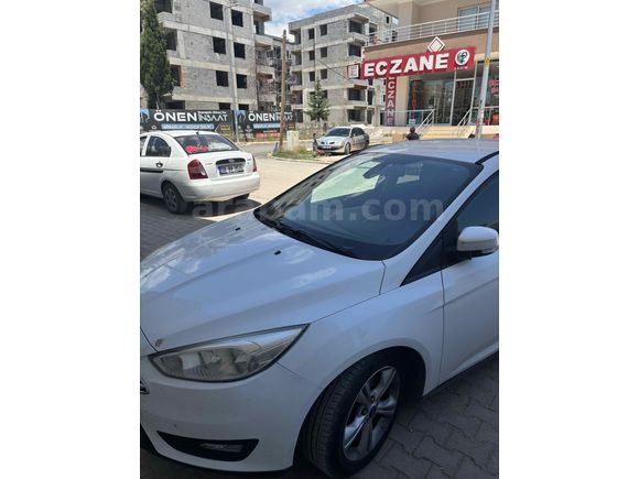 Sahibinden Ford Focus 1.5 TDCi Style 2015 Model  119.000 km Beyaz