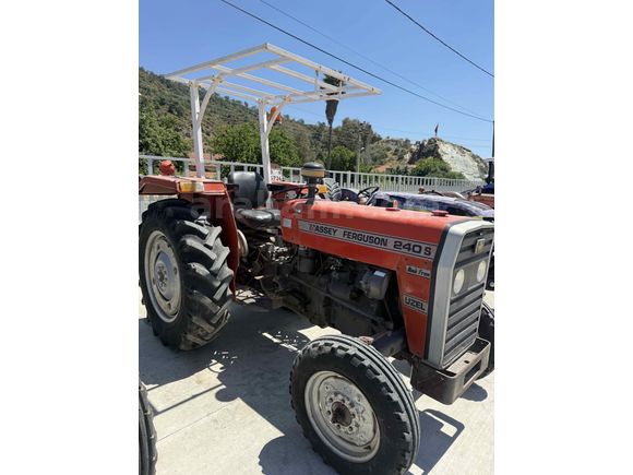 Galeriden Massey Ferguson 240 Muğla