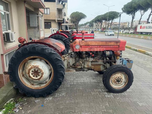 Galeriden Massey Ferguson 135 Muğla