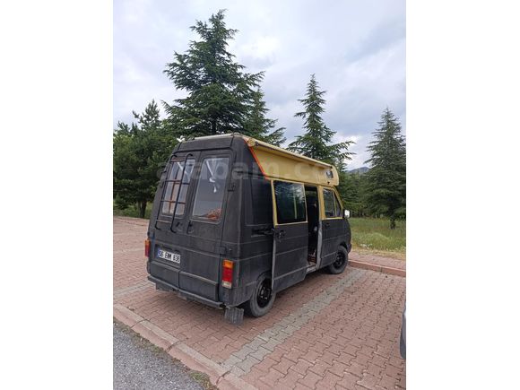RENAULT TRAFİC MK1 T1100 KARAVAN