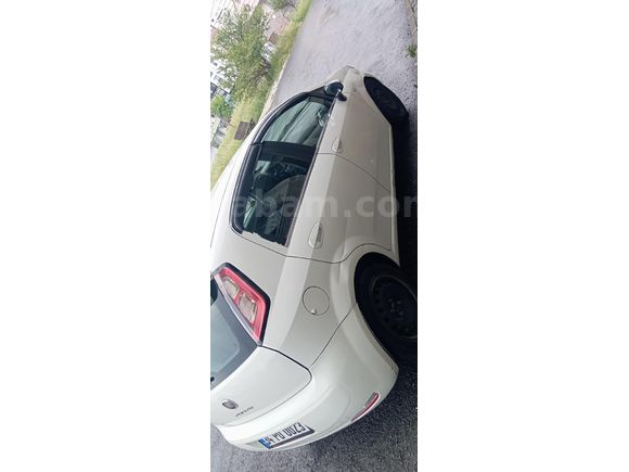 Sahibinden Fiat Punto 1.3 Multijet Pop 2013 Model İstanbul 250.000 km Beyaz