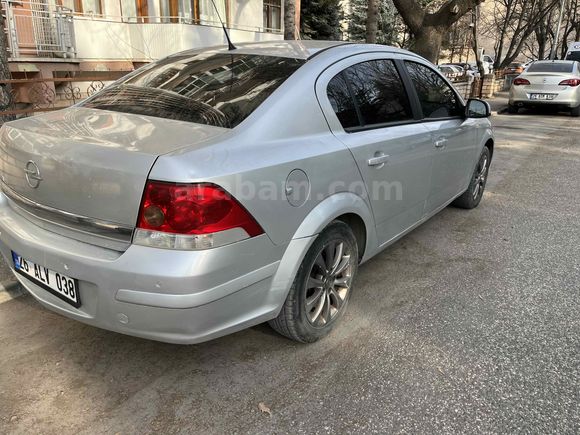 2011 Opel Astra 1.6 Enjoy 111.Yıl   KM:109.000