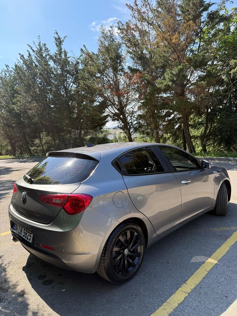Sahibinden Alfa Romeo Giulietta 1.6 JTDM-2 Progression 2017 Model İstanbul 177.468 km Gri (titanyum) 5