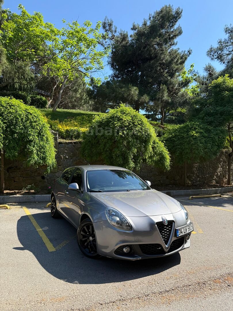 Sahibinden Alfa Romeo Giulietta 1.6 JTDM-2 Progression 2017 Model İstanbul 177.468 km Gri (titanyum) 4