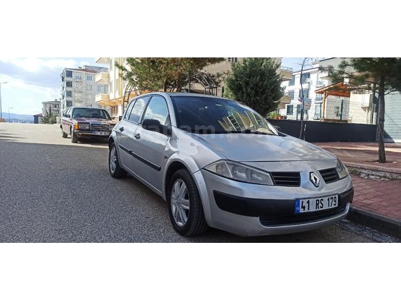 Sahibinden Renault Megane 1.4 Authentique 2005 Model  232.000 km Gri (Gümüş)