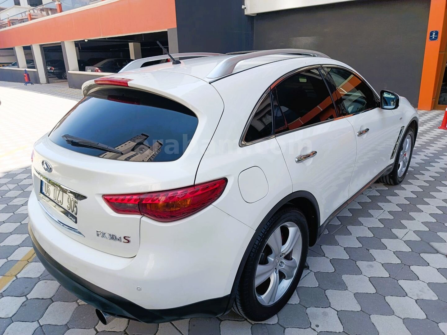 Galeriden Infiniti FX FX30d S 2010 Model Ankara 349.000 km Beyaz 5