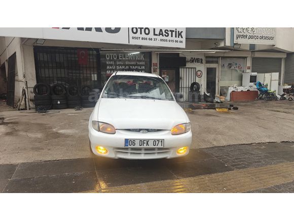 Sahibinden Hyundai Accent 1.3 Lx 2000 Model  380.000 km Beyaz