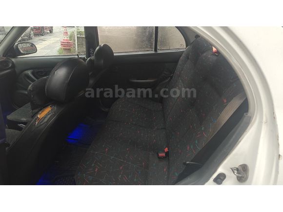 Sahibinden Hyundai Accent 1.3 Lx 2000 Model  380.000 km Beyaz