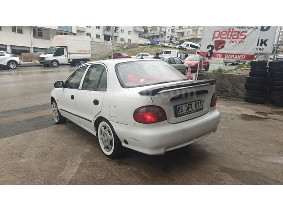 Sahibinden Hyundai Accent 1.3 Lx 2000 Model  380.000 km Beyaz