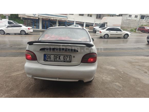 Sahibinden Hyundai Accent 1.3 Lx 2000 Model  380.000 km Beyaz