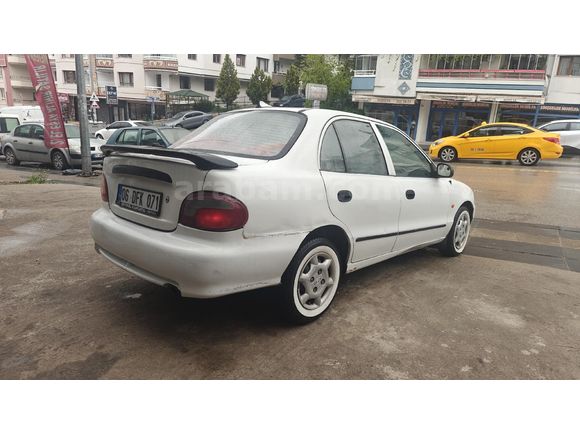 Sahibinden Hyundai Accent 1.3 Lx 2000 Model  380.000 km Beyaz