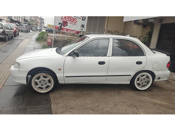 Sahibinden Hyundai Accent 1.3 Lx 2000 Model  380.000 km Beyaz