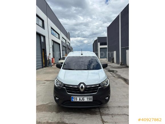 KRİSTAL MOTORSTAN 2024 ÇIKIŞLI TERTEMİZ RENAULT EXPRESS VAN