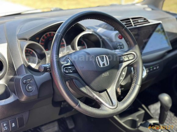 Galeriden Honda Jazz 1.4 Fun 2012 Model İzmir 179.500 km Kırmızı