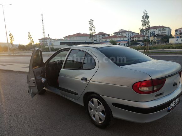 Sahibinden Renault Megane 1.4 16 VALF RTE 2001 Model 