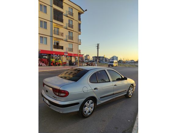 Sahibinden Renault Megane 1.4 16 VALF RTE 2001 Model 