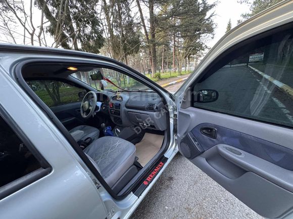 DUR-CAR'DAN TERTEMİZ HARİKA KONDİSYONDA CLİO 1.4 RN