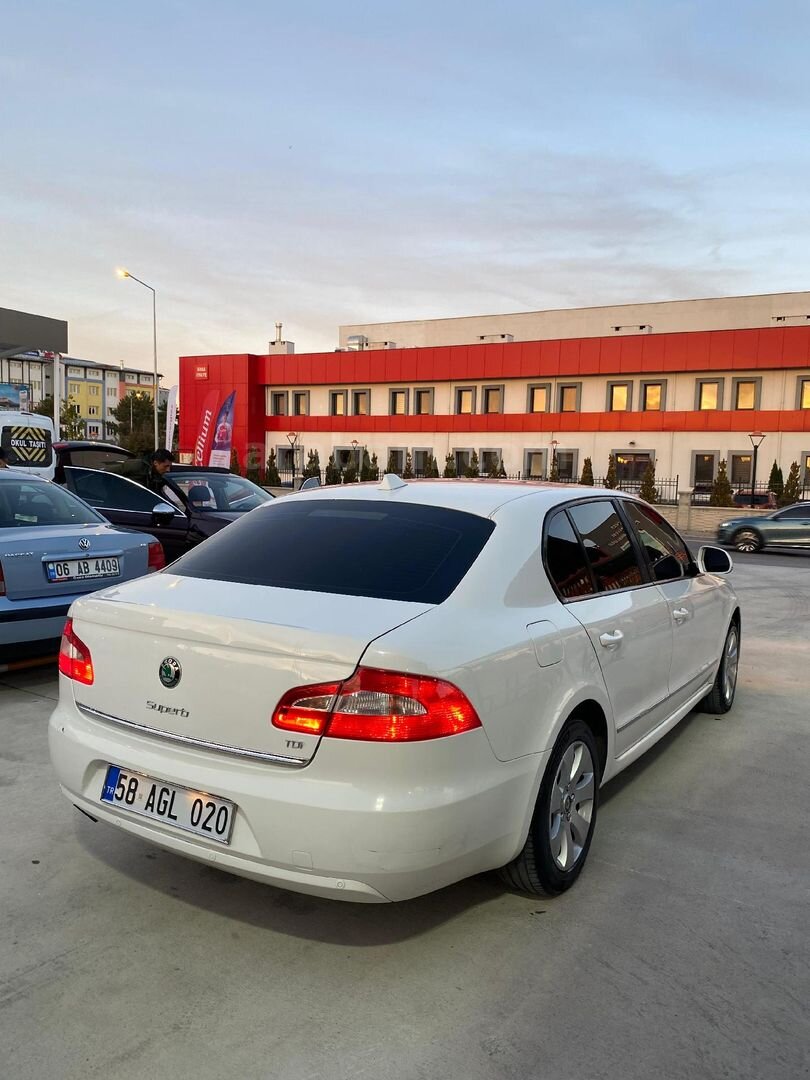 Sahibinden Skoda SuperB 1.6 TDI Comfort 2011 Model Sivas 296.000 km Beyaz 4