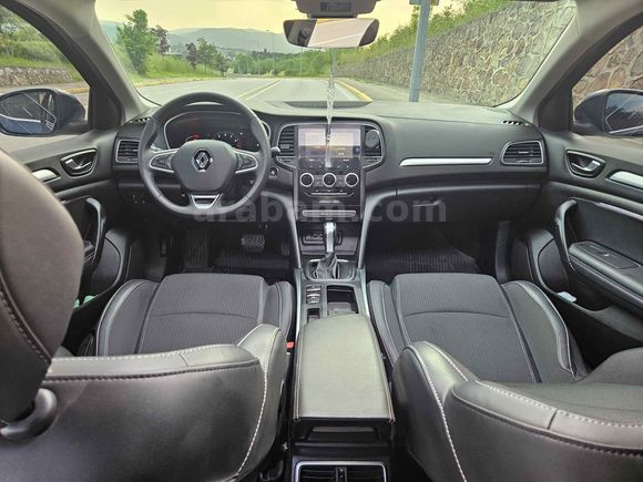 Sahibinden Renault Megane 1.3 TCe Icon 2023 Model 