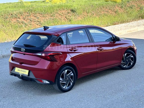 HYUNDAİ İ 20 STYLE PAKET HATASIZ BOYASIZ OTOMOTİK VİTES 