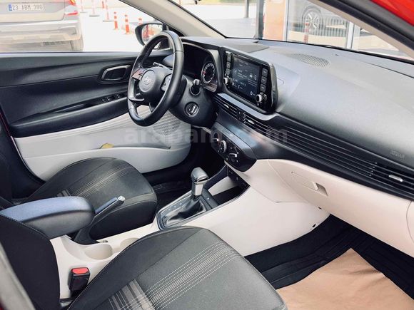 HYUNDAİ İ 20 STYLE PAKET HATASIZ BOYASIZ OTOMOTİK VİTES 