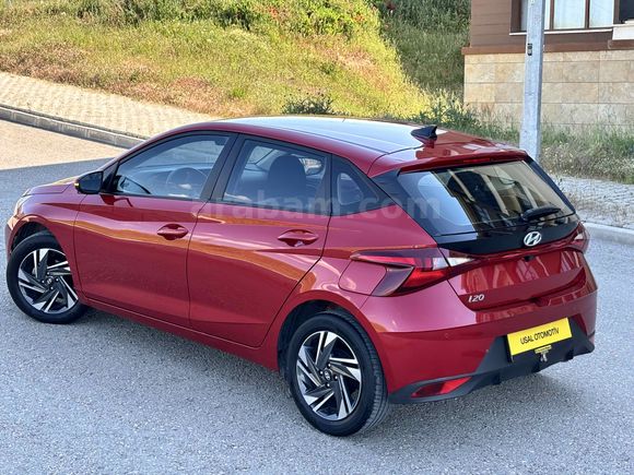HYUNDAİ İ 20 STYLE PAKET HATASIZ BOYASIZ OTOMOTİK VİTES 