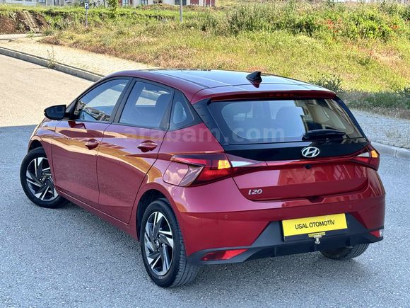 HYUNDAİ İ 20 STYLE PAKET HATASIZ BOYASIZ OTOMOTİK VİTES 