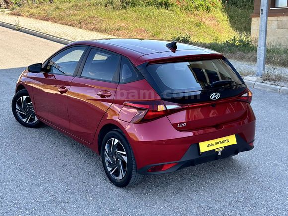 HYUNDAİ İ 20 STYLE PAKET HATASIZ BOYASIZ OTOMOTİK VİTES 