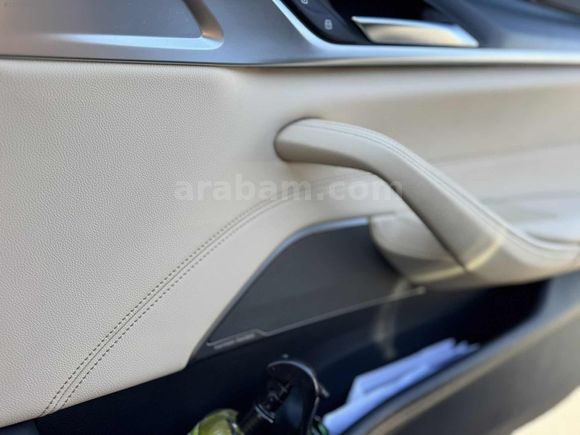 Osman Özbek Otomotiv 2022 Model 520İ 50 Yıl 72.000 Km de Hatasız