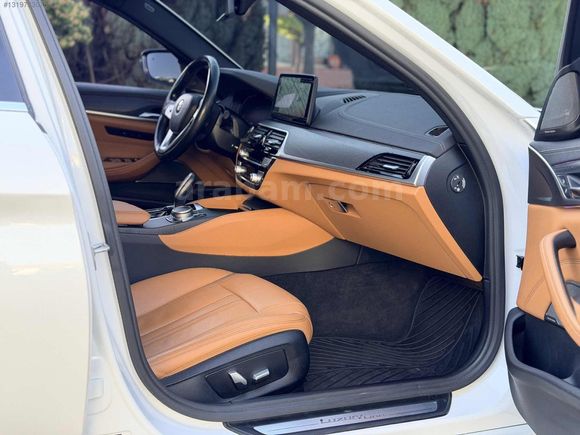 2020 520i LUXURY LİNE HATASIZ BOYASIZ 118BİNDE İÇİ TABA