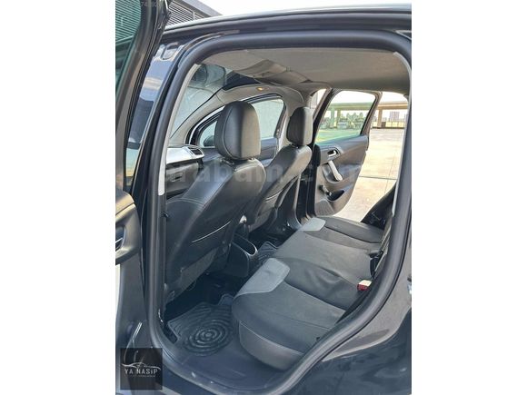 YANASİP'DEN 2011 CİTROEN C3 1.6 VTİ HATCHBACK TAM OTOMATİK HTSZ