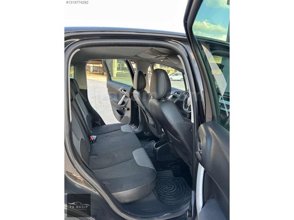 YANASİP'DEN 2011 CİTROEN C3 1.6 VTİ HATCHBACK TAM OTOMATİK HTSZ