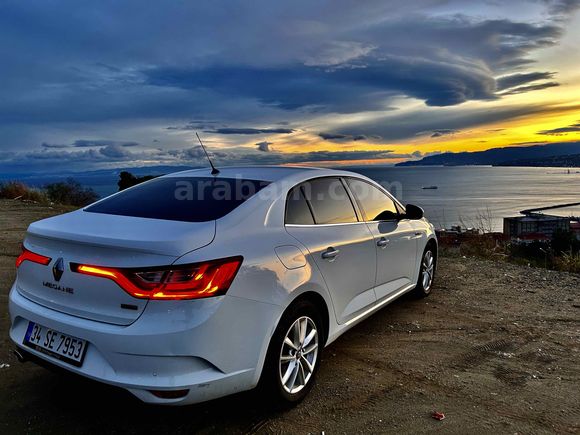 Sahibinden Renault Megane 1.2 TCe Touch 2017 Model  92.000 km Beyaz