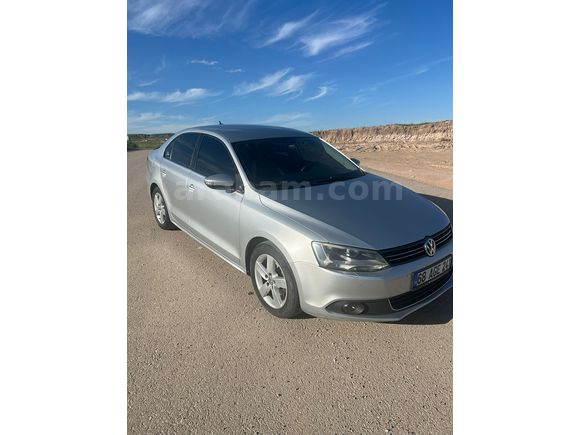 Sahibinden Bakımlı Otomatik Jetta 1.6 TDi Comfortline 2012 Model Değişensiz 2,5 Parça Boya