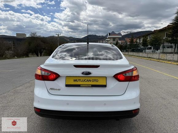 FORD FOKUS 1.6 Tİ-VCT STYLE 125 BG İLK SAHİBİNDEN PROF DAN ALDIM