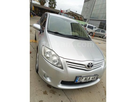 Sahibinden Toyota Auris 1.4 D-4D Comfort Plus 2012 Model  215.000 km Gri (Gümüş)