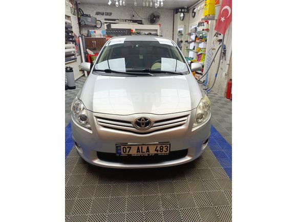 Sahibinden Toyota Auris 1.4 D-4D Comfort Plus 2012 Model  215.000 km Gri (Gümüş)