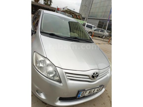 Sahibinden Toyota Auris 1.4 D-4D Comfort Plus 2012 Model  215.000 km Gri (Gümüş)