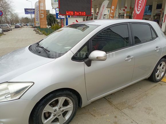 Sahibinden Toyota Auris 1.4 D-4D Comfort Plus 2012 Model  215.000 km Gri (Gümüş)