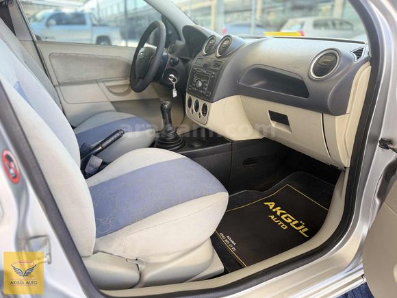 AKGÜL AUTO TEMİZ BAKIMLIDIR 6 YILLIK SAHİBİNDNDİR