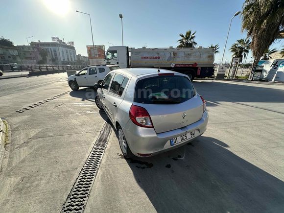 Sahibinden Renault Clio 1.5 dCi Authentique 2011 Model  247.500 km Gri (Gümüş)