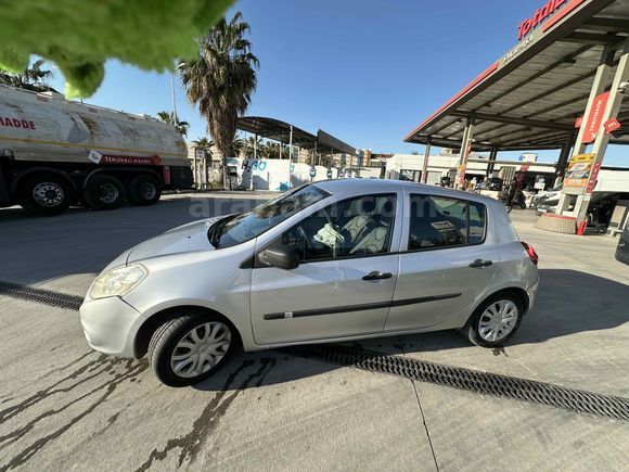 Sahibinden Renault Clio 1.5 dCi Authentique 2011 Model  247.500 km Gri (Gümüş)